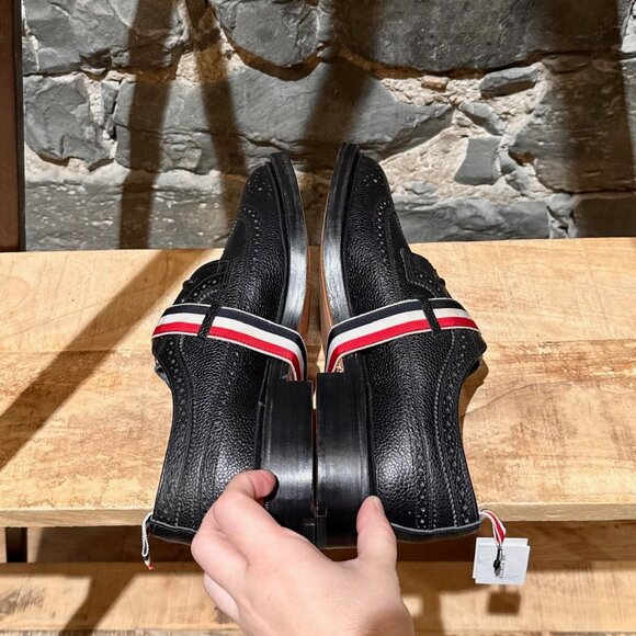 Thom Browne Black Pebbled Grosgrain Tricolour Strap Long Wingtip Shoes - Picture 8 of 11